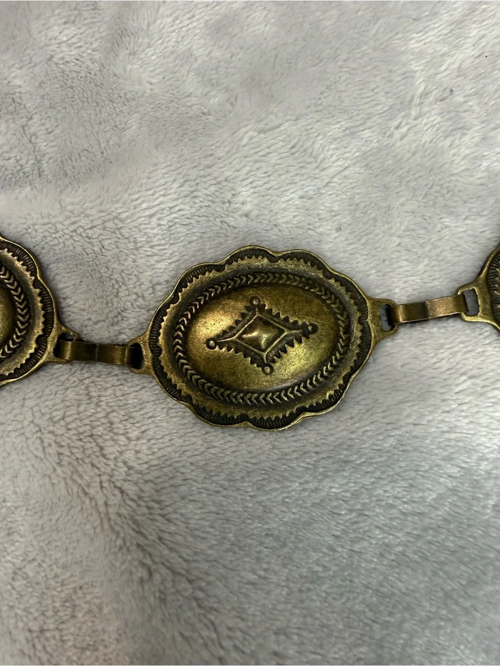Vintage-Inspired Oval Medallion Chain Belt - Gold Tone
